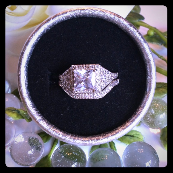 18 KT GOLD FILLED CZ 2 PC RING - Picture 2 of 4