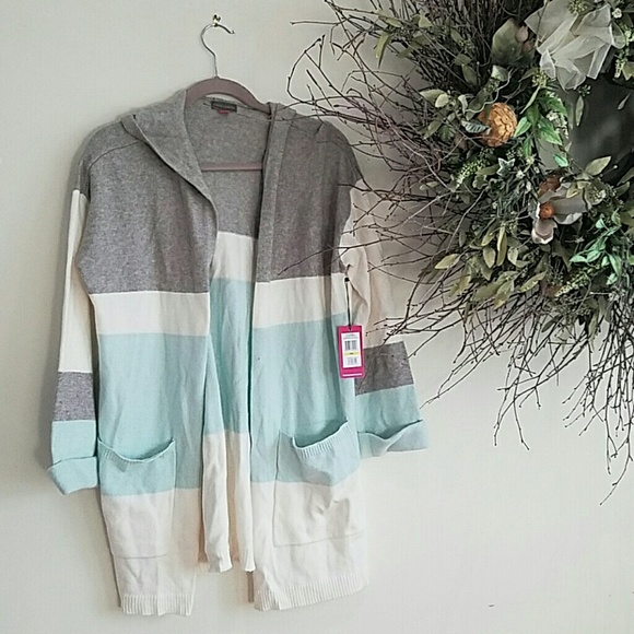Vince Camuto Sweaters - Vince Camuto sweater with hood and pockets