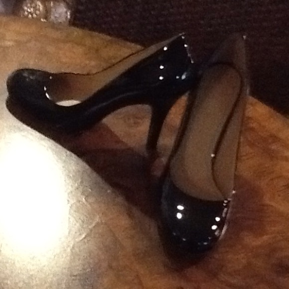Shoe - Picture 3 of 3