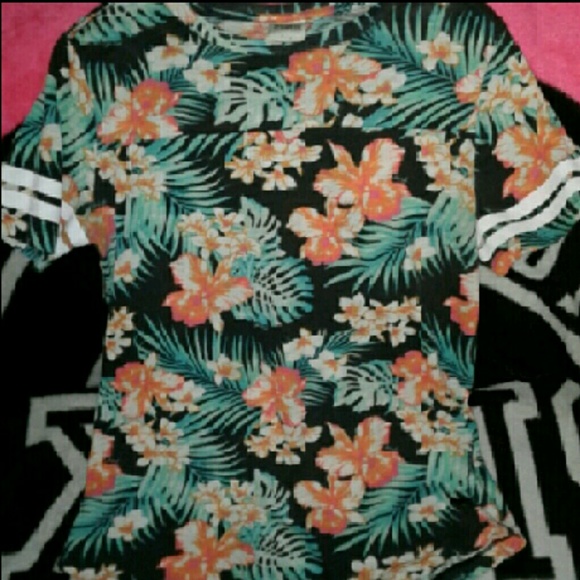 Vs pink tropical tee