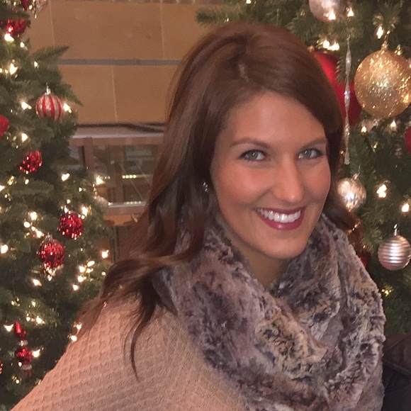 Meet your Posher, McKenzie - Picture 1 of 2