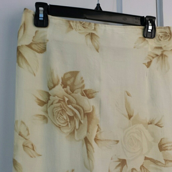 Trendy Looks Skirts - Maxi Skirt yellow floral Trendy Looks Skirts - Maxi Skirt yellow floral