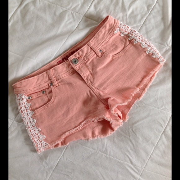 BONGO Pants - Cute peach BONGO shorts with lace
