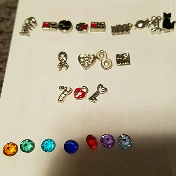 Heart locket and charms - Picture 2 of 3