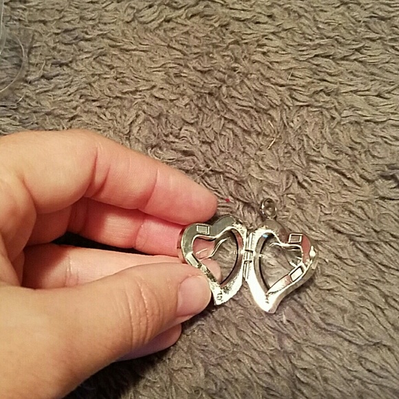 Heart locket and charms - Picture 3 of 3