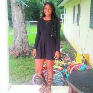 Meet your Posher, Shania
