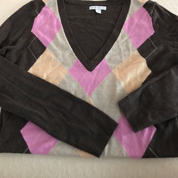 V-Neck sweater with matching scarf