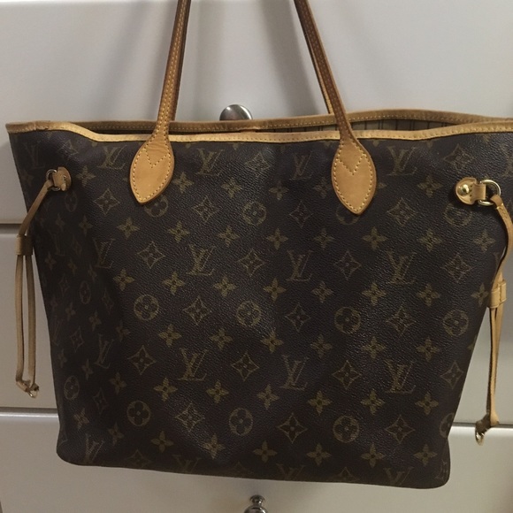 Louis Vuitton Neverfull MM purchased in store
