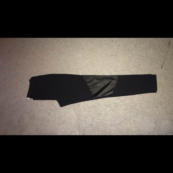 Kendall and Kylie leggings