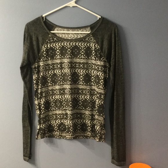 Mudd nicely designed shirt