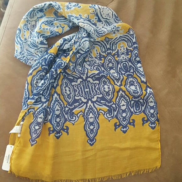 Charming Charlie scarf - Picture 2 of 3