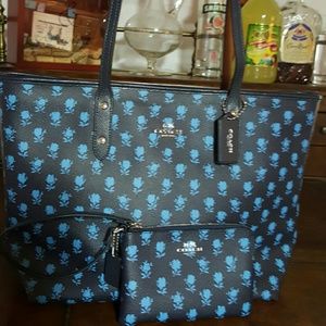 Coach AUTHENTIC Badlands tote and wristlet !