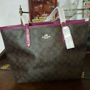 Coach AUTHENTIC City Zip Tote! NWT !