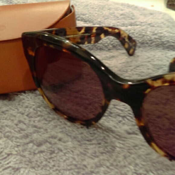 Sun glasses - Picture 1 of 3