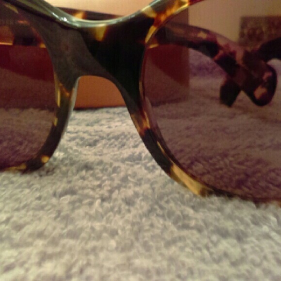 Sun glasses - Picture 2 of 3