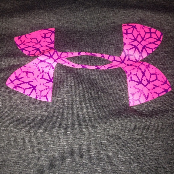 short sleeve under armour shirt only worn twice!