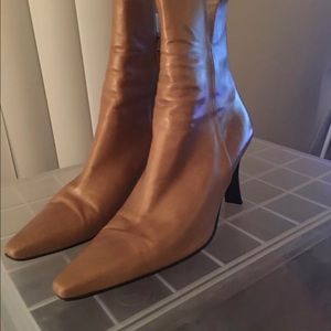Stuart Weitzman tan ankle boots size 10