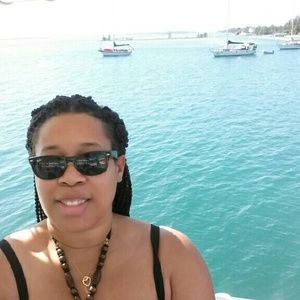 Meet your Posher, Dee