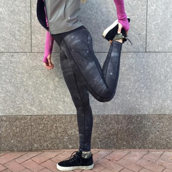 Lululemon Sz 4 Sequin Print Speed Tight