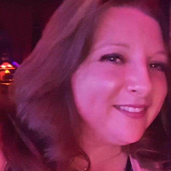 Meet your Posher, Jackie - Picture 2 of 2