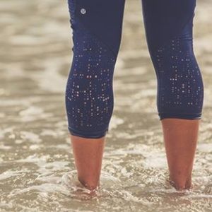 Lululemon Waterbound Crop 6