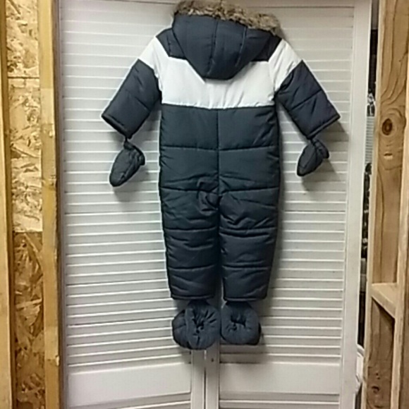 Clothes - Picture 2 of 3