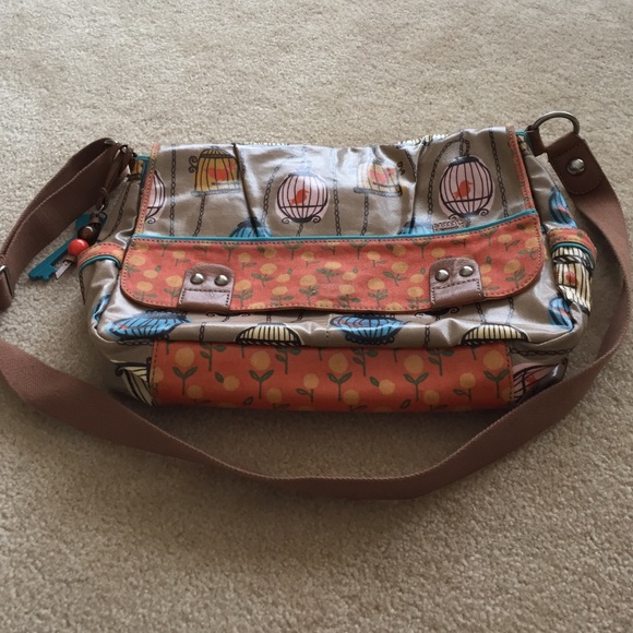 Adorable fossil cross body messenger bag.