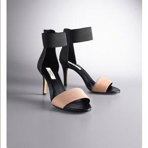 Great V-Day Heels! 💘Simply Vera Vera Wang Heels