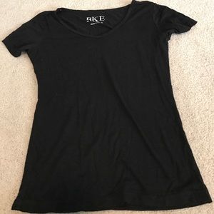 Basic black v neck from buckle