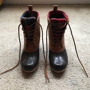 Duck boots