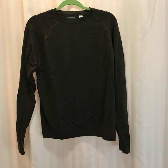 Soft men's green sweater