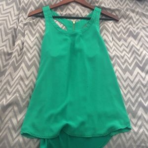 Green express tank top