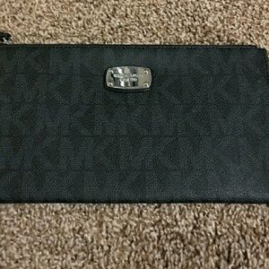 100% Authentic LARGE Michael Kors Wristlet