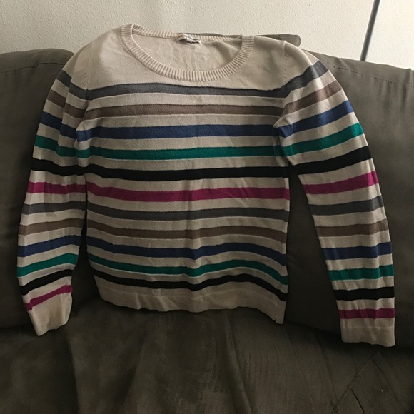 A sweater - Picture 1 of 1