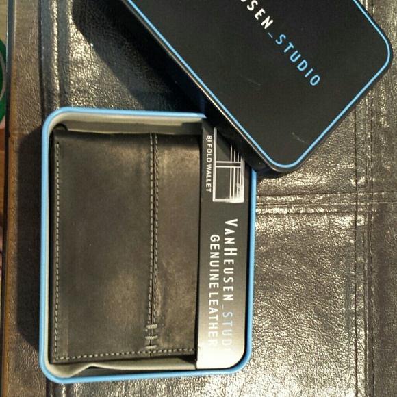 Van Huesen men's leather wallet