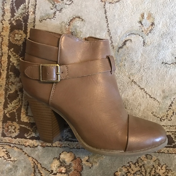 LC Lauren Conrad brown booties