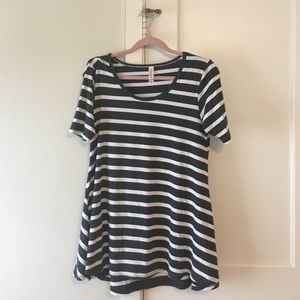 Extra small lularoe perfect tee