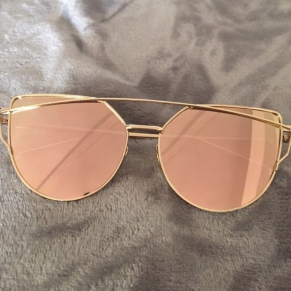LIMITED SALE ** NWOT rose gold mirrored cat eye - Picture 3 of 3