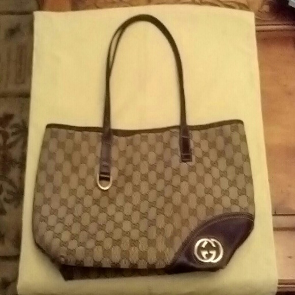 Gucci Handbags - Authentic Gucci Purse
