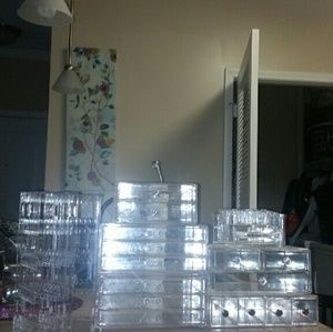 Bundle of acrylic makeup jewelery organizers