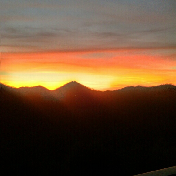 Meet your Posher, Melanie 💙 - Picture 2 of 7