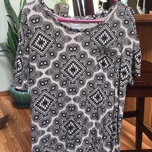 Old Navy printed boyfriend pocket tee