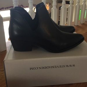 Steve Madden black Leather booties