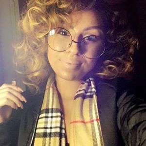 Meet your Posher, Kelly