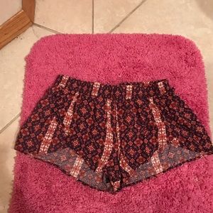 super cute short patterned shorts