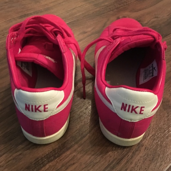 Retro nikes - Picture 4 of 4