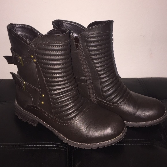Wild Diva Mid Calve Boots - Picture 1 of 4