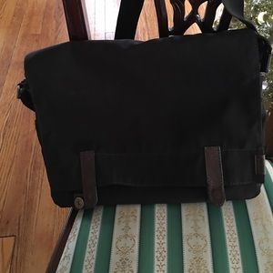 Men's cross body tote