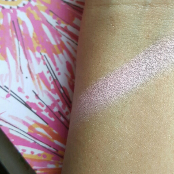 BLUSH - Picture 3 of 3