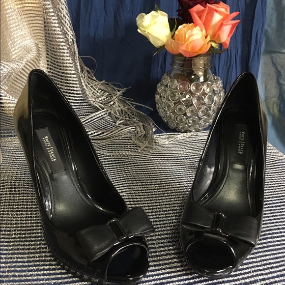 Peep toe bow tie heels
